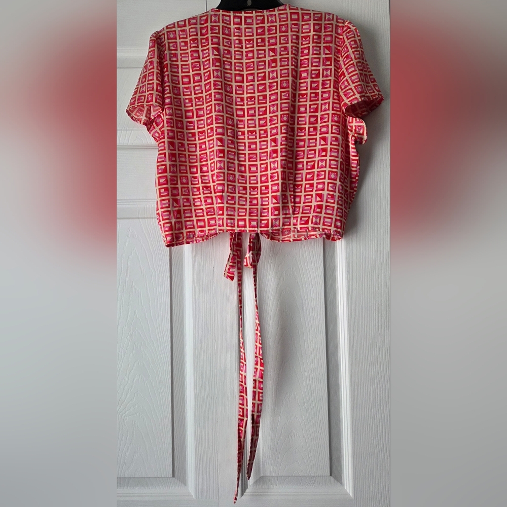 Lulu's Red Geometric Wrap Crop Top Size L - Picture 8 of 13